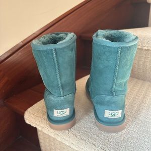 COPY - lightly worn green uggs